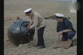 50年前的海边发现未爆炸的水雷 随即进行就地引爆！