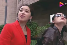 女孩带闺蜜找工作，一进门就把经理开了，原来她竟是董事长女儿！视频封面