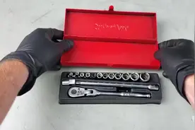 网友翻出一套珍藏的套筒扳手，一番操作后重新焕发新春视频封面