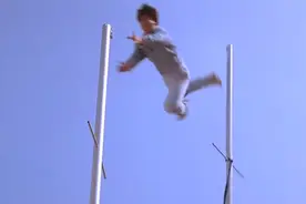 成龙打入好莱坞的里程碑之作，主题曲《问心无愧》，一首奋斗之歌