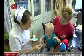 西安的温暖！俄罗斯母子来西安求医，护士精心呵护患病宝宝视频封面