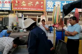 猪肉涨钱中秋节前的潍坊滨海海鲜早市的螃蟹大虾涨钱了吗？视频封面