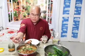 鸭肉炖白菜加粉条，这道菜头一回做，做的还挺好吃，吃的美滋滋啊视频封面