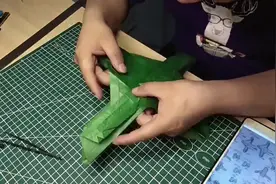 小哥哥折纸神谷零式战斗机，超霸气的手工折法，好酷哦