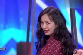 杨幂沈腾上台坐平衡椅，吓了一身汗，超搞笑。视频封面