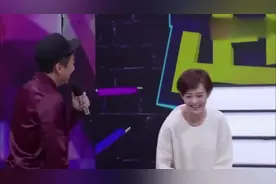 邓超发布会现场不小心碰到妻子孙俪，来一句好久不见？戏精上身视频封面