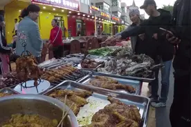 在中国边境小镇可可托海，住的都是哈萨克族，吃的都是肥腻的羊肉视频封面