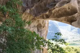 广西深山峡谷发现一抗战时期的土匪洞，洞口地形如仙境，世外桃源视频封面