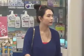 51岁邱淑贞去商店买东西 女神颜值依然漂亮视频封面