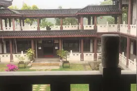 游广东省惠州市西湖公园下大雨了只能在这漂亮的古楼躲雨了