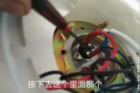 客户操作不当，导致热水器指示灯不亮我教大家手指一按就可以修好视频封面