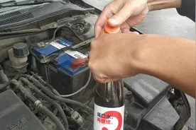 汽车机油或变速器油加多了有危害，做个小工具使油位准确很容易。视频封面