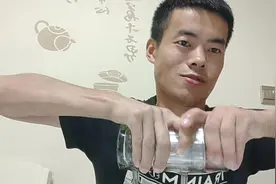 两个杯子吸在一起拽不掉，大家有什么好的办法吗…