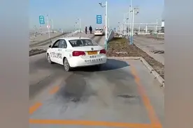被吊销驾驶证的老司机重考驾照，看看这技术怎么样？视频封面