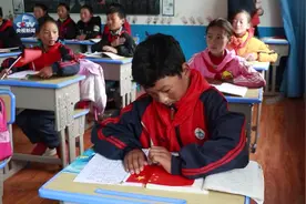 还记得刷屏的“擦国旗的藏族少年”吗？后续故事来了……视频封面