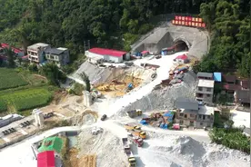 广西大石山里建高铁 过不了多久去贵阳南宁更加方便了视频封面