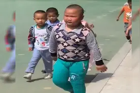 大侄子从小就有当大哥的潜质，我果然没看错他