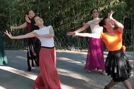 北京短发气质大姐，舞跳的真好，大叔们都看直眼了视频封面