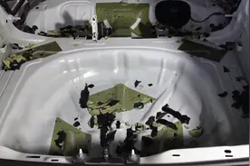 高尔夫解决原车漏水问题，铲除沥青板隔音除异味，替换环保隔音