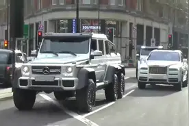 650万的劳斯莱斯库里南和千万奔驰G63 6X6亮相，近距离感受下差距视频封面