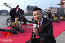 央视记者带您近距离观看天安门广场的礼炮 了解礼炮操作流程