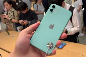 苹果店体验iPhone 11：哪一款颜色最好看？