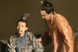 许攸问曹操粮草，曹操的狡诈可见一斑，跪求许攸之计更显枭雄风范视频封面