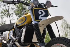 Yamaha XSR700 复古越野风格的改装视频封面