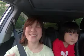 湖南妹子过生日婆婆人不到礼到，眼睛都笑眯了，老公直呼收了再说