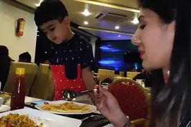 印度高种姓家庭逛街日常视频封面