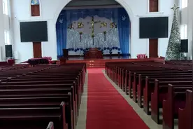 双鸭山篇：小哥第一次去基督教堂，教徒阿姨们太热情，赶紧跑出来视频封面