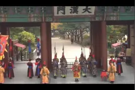 看韩国传统仪仗队表演,不禁感慨我们的传统文化怎么没有保护好。