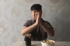 逗逗李：牛奶煮面条才是王道我家的面条都是这么做 大家国庆快乐