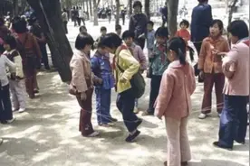 白岩松同情80后，错过了“机遇”，唯独没错过“独生子女”的一代图片