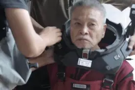 68岁吴孟达旧病复发坚持工作，这是为还风流债拿命赚钱？图片
