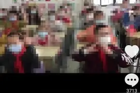 江苏一小学教师让学生表演肖战舞蹈，被通报批评，并取消评优资格图片