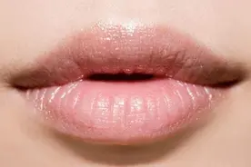 当嘴巴出现了这四个表现时，可能是肝部“受伤”了，快来自查一下图片