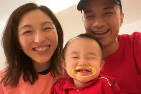 一岁宝宝只有两颗牙齿正常吗？家长了解“长牙规律”，避开2误区图片