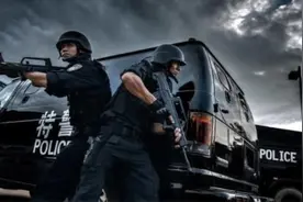 为什么警车抓捕罪犯时要拉警报？不会把罪犯吓跑吗？原因很暖心图片