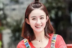 别扎丸子头了，今年秋天流行这款“WIFI头”，时髦减龄显脸小图片