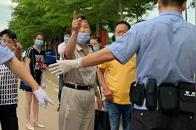 “身家百亿”女副院长家属狂扇举报人 警方：拘留10日，罚款500视频封面