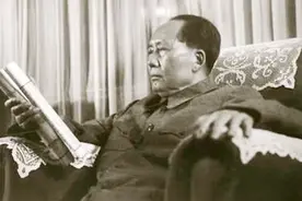国际局势风云突变，69岁的毛主席泰然作一首诗，气势犹如雷霆万钧图片