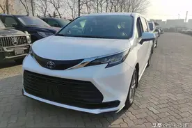 全新丰田塞纳实车到港，长超5米自重2吨，还有四驱，竞争GL8图片