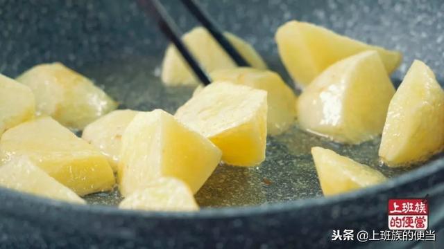 用3个番茄做了个火锅汤底，太鲜美了
