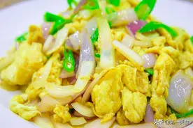 1个洋葱、加4鸡蛋一炒，这味道绝了，鲜香滑嫩，比饭店的还美味图片