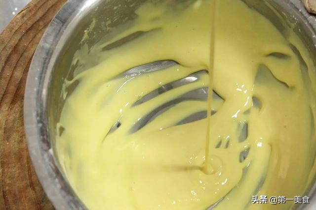 炸小鱼裹面粉还是淀粉？记住正确做法，金黄酥脆不扎嘴，越嚼越香