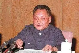 邓小平真命大，只差一分钟竟躲过一劫，另一人却因一分钟被抓枪毙图片