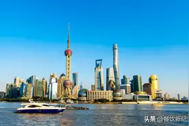 我，32岁，大学毕业，餐饮店长，月薪8000，在上海活得像个笑话图片