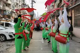 曹杨二村实施旧住房成套改造，283户居民今起外搬过渡图片