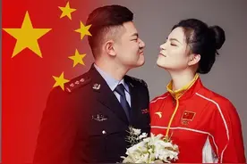 英姿飒爽！28岁游泳冠军官宣恋情，男方穿警服+女方国家队服图片